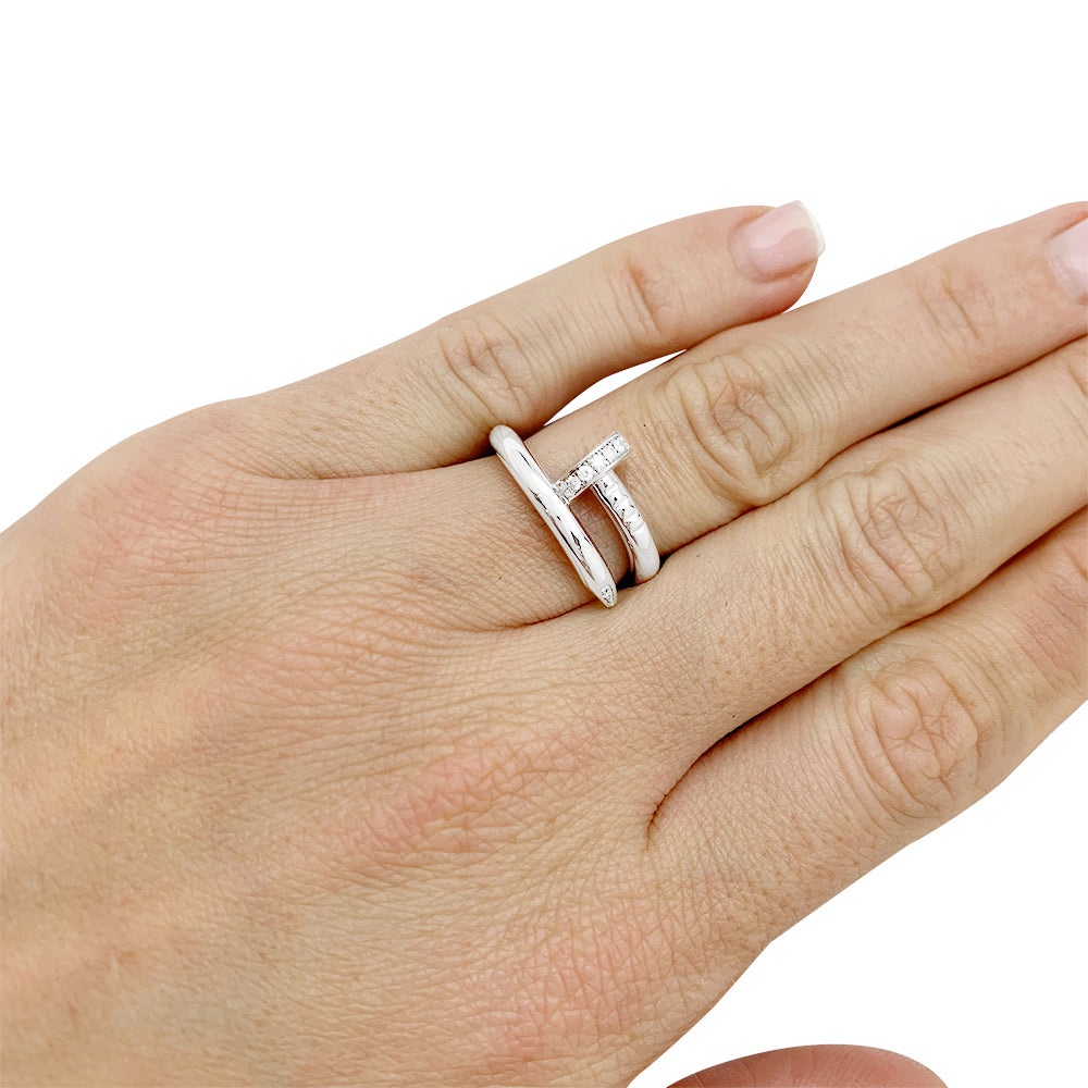 Bague Cartier "Juste un Clou" en or blanc et diamants.