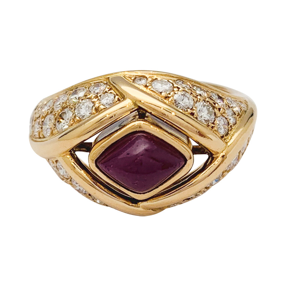 Bague Cartier en or jaune, diamants et rubis.