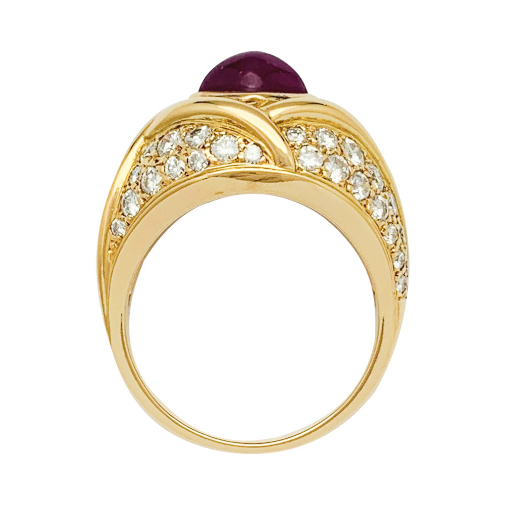 Bague Cartier en or jaune, diamants et rubis.
