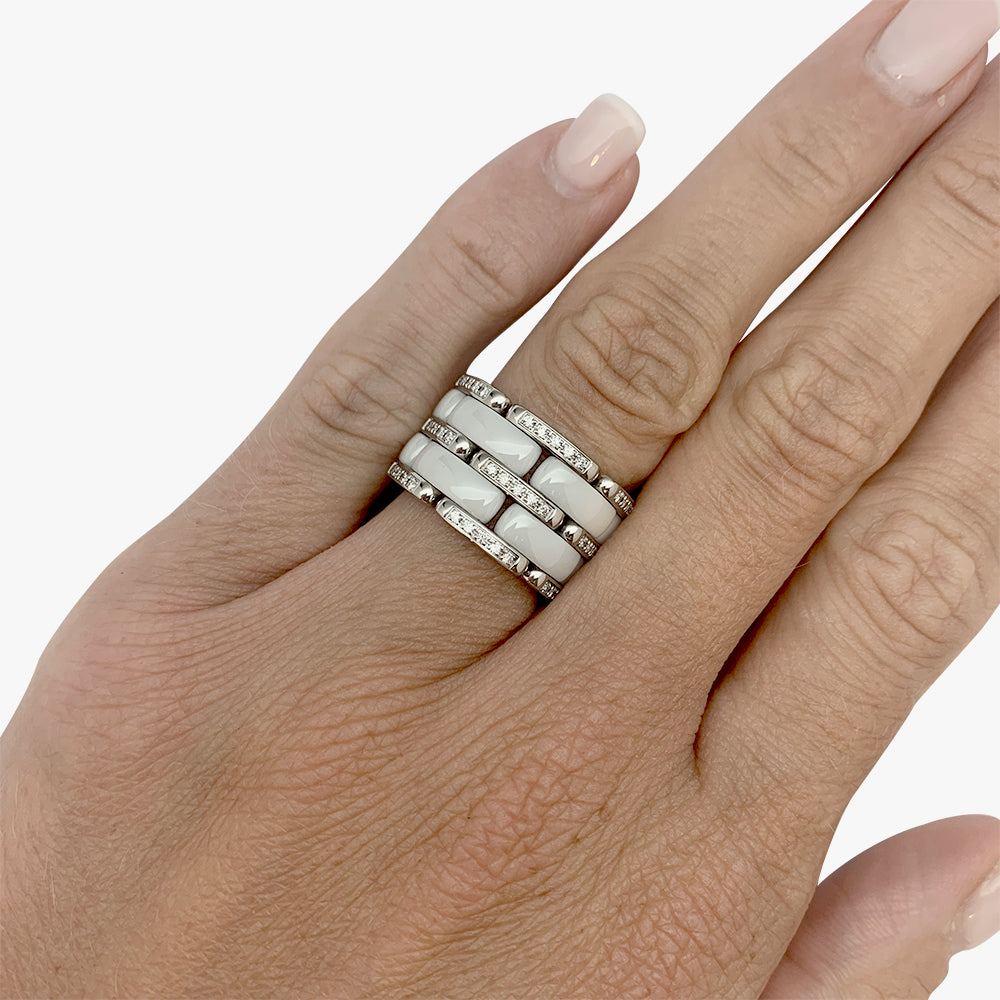 Chanel ring, "Ultra", white gold, white ceramic and diamonds.