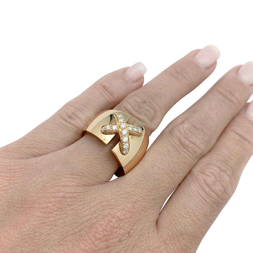 Chaumet ring, "Liens" large model, yellow gold, diamonds.