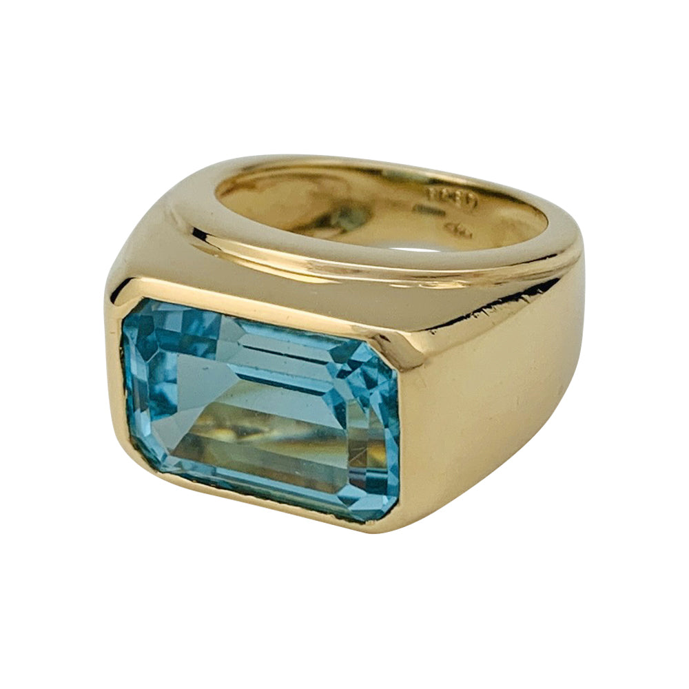 Fred ring in yellow gold and blue topaz.