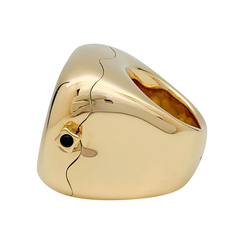 Dior watch ring, "Nougat" model, in yellow gold and onyx.
