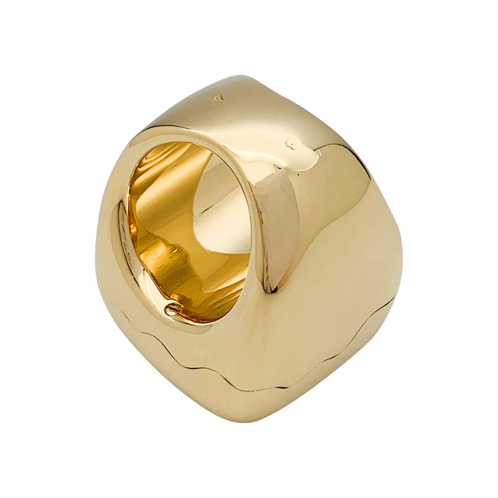 Dior watch ring, "Nougat" model, in yellow gold and onyx.