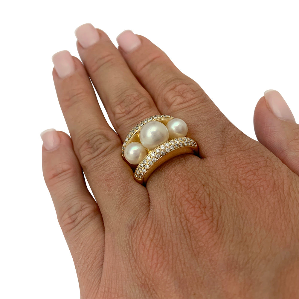 Poiray ring, "Fidji", yellow gold, pearl and diamonds.