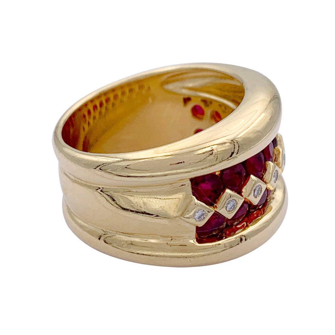 Poiray ring in yellow gold, rubies, diamonds.