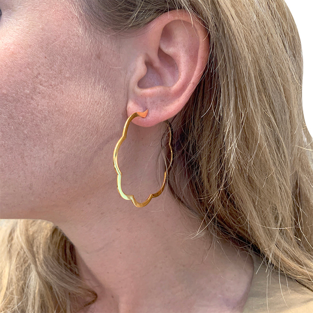 Chanel earrings, "Camélia Profile", yellow gold.