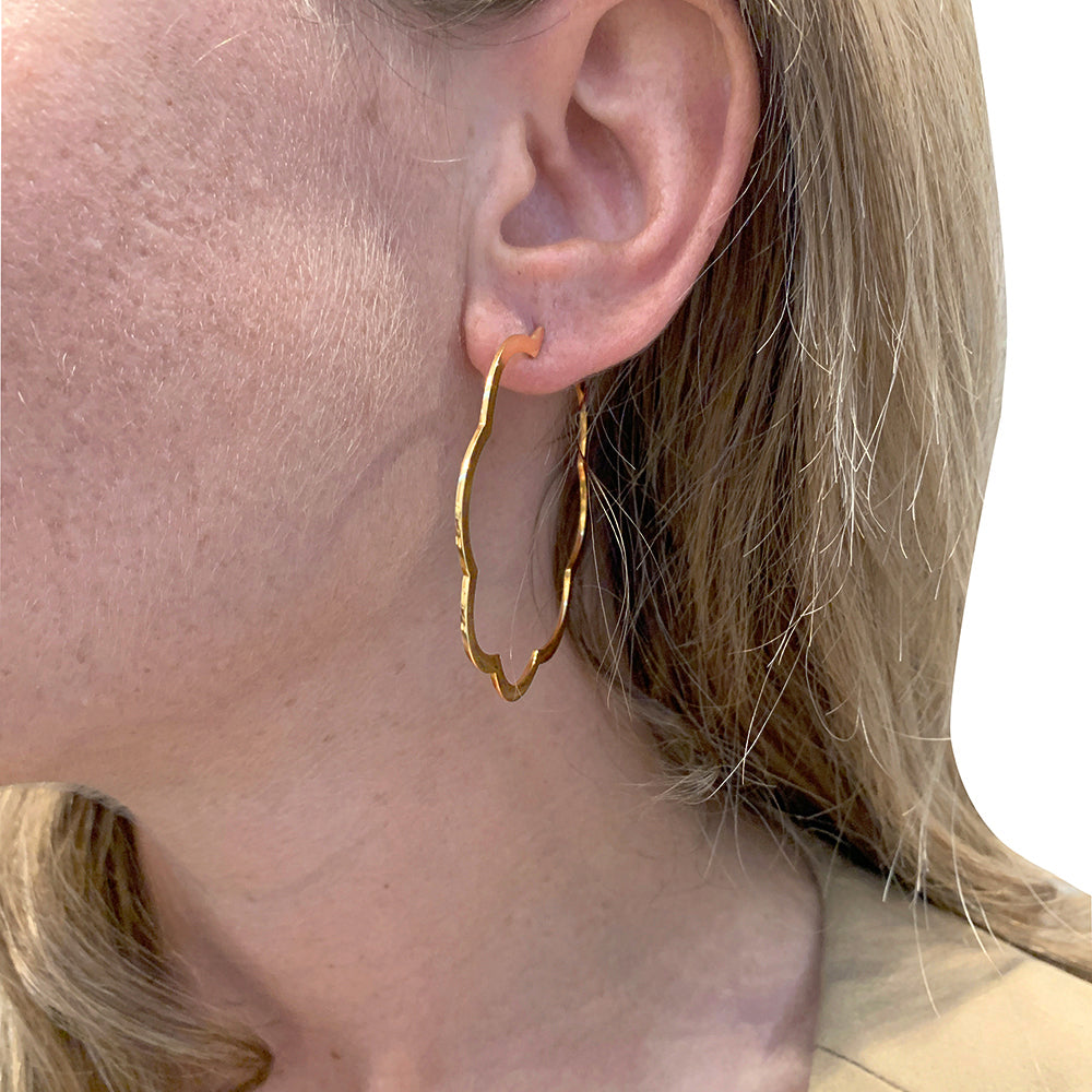 Chanel earrings, "Camélia Profile", yellow gold.
