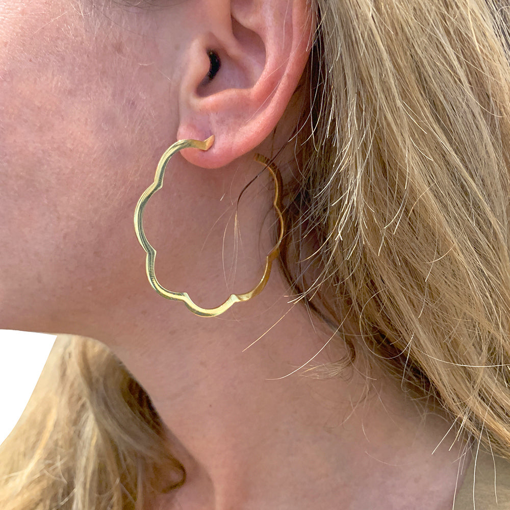 Chanel earrings, "Camélia Profile", yellow gold.