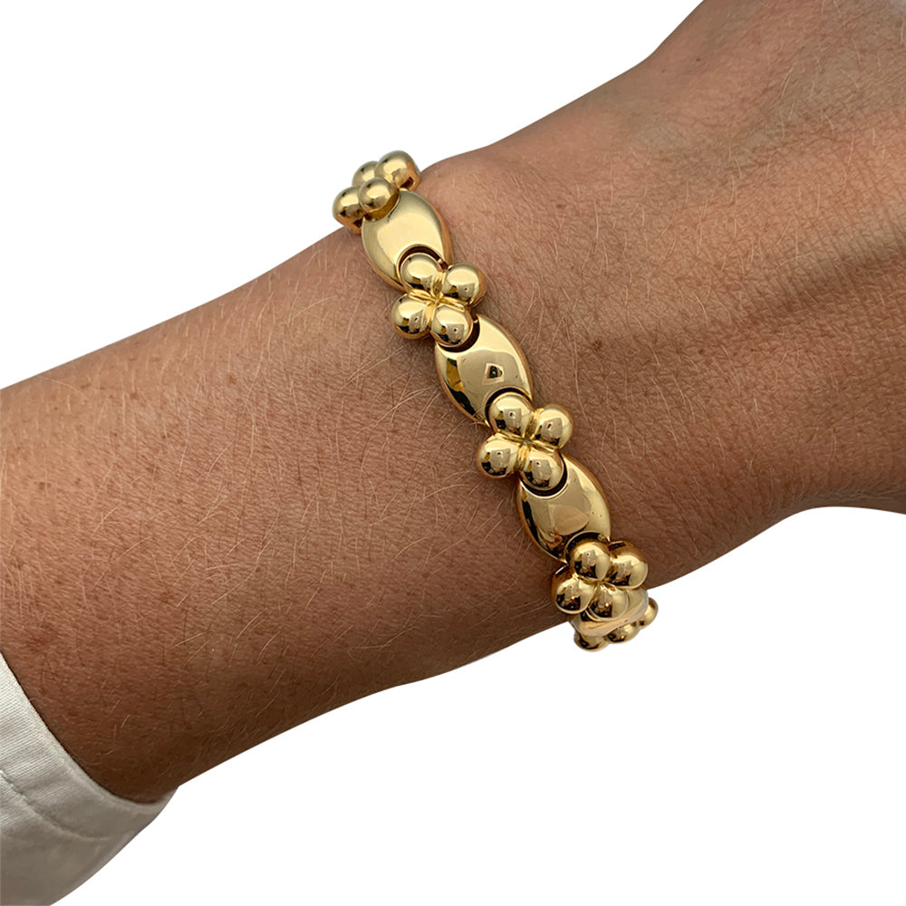 Van Cleef &amp; Arpels clover bracelet in yellow gold.