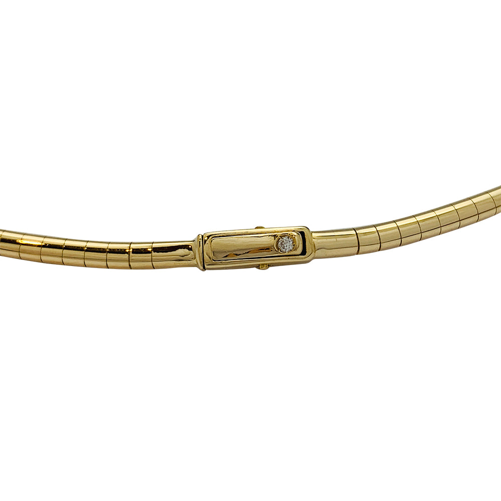 Stern omega necklace in yellow gold and diamonds.