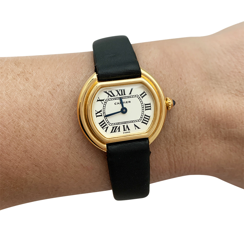 Cartier "Ellipse" watch in yellow gold.