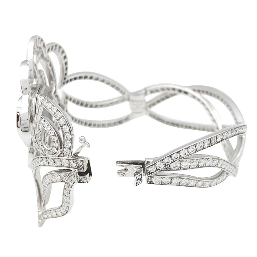 Exceptional Chanel "Fil de Camélia" watch in white gold and diamonds.