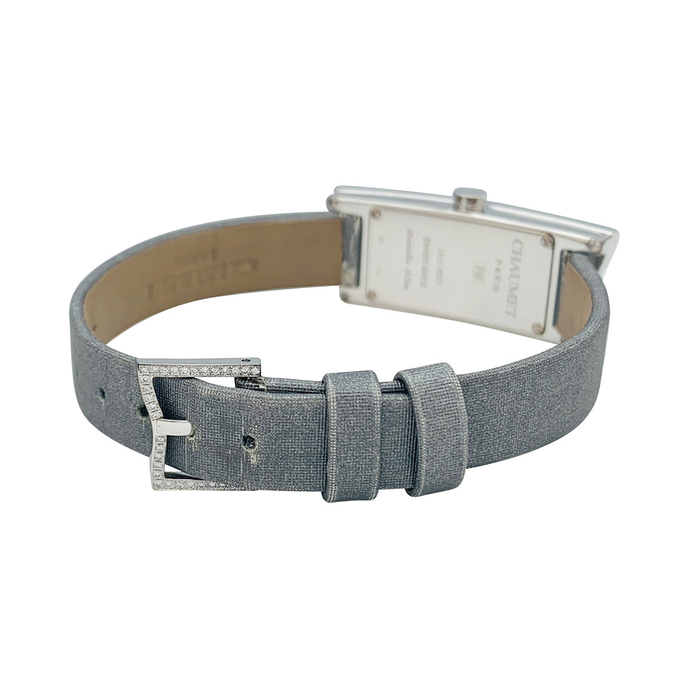 Chaumet "Frisson" watch in white gold, diamonds and mother-of-pearl.