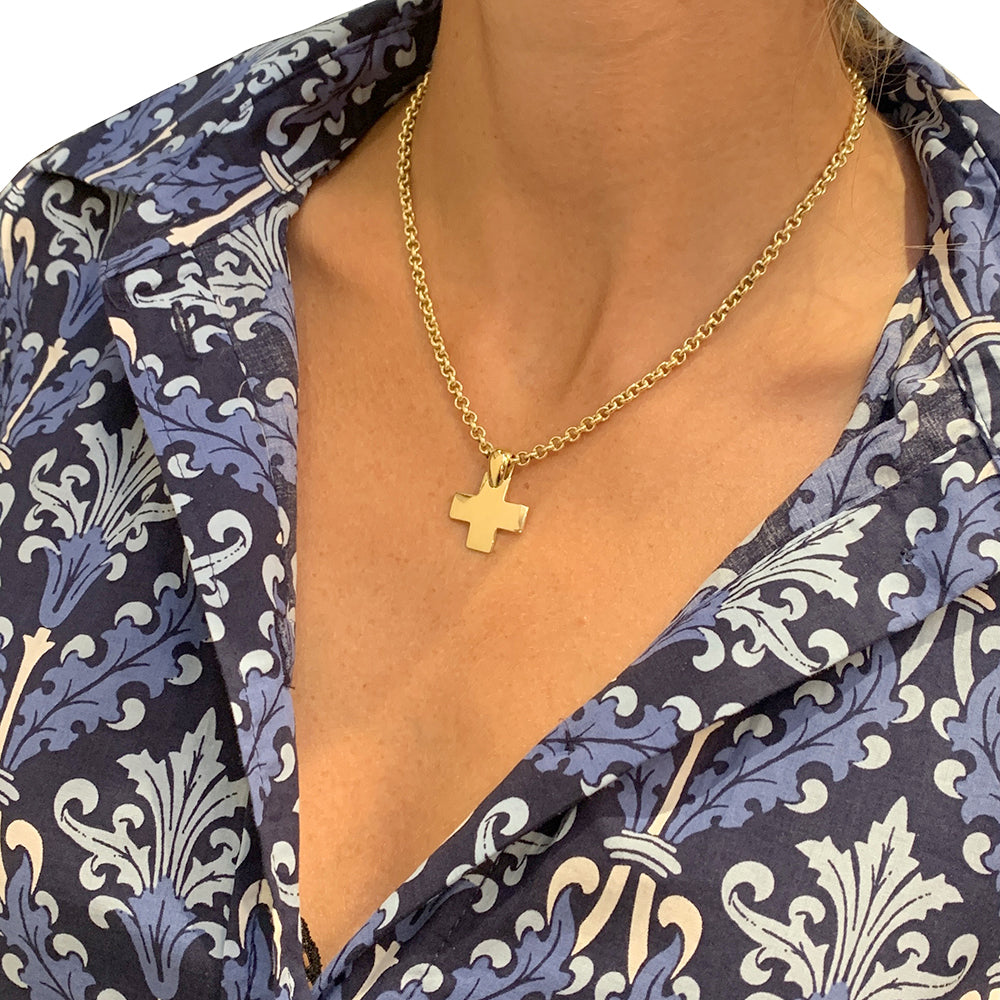 Pomellato "Cross" pendant and chain in yellow gold.