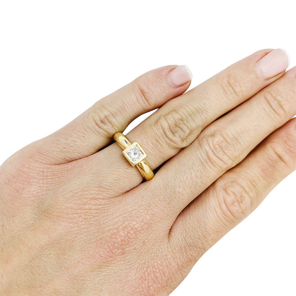Fred Paris princess diamond solitaire, yellow gold.