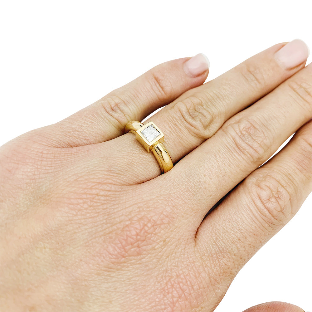 Fred Paris princess diamond solitaire, yellow gold.