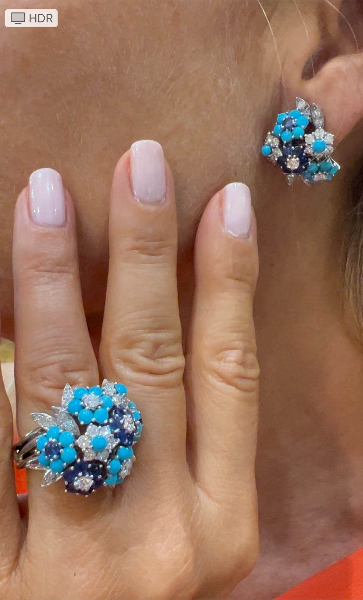Bague bouquet en or et platine sertie de diamants, turquoises et saphirs. Alfred HANNE