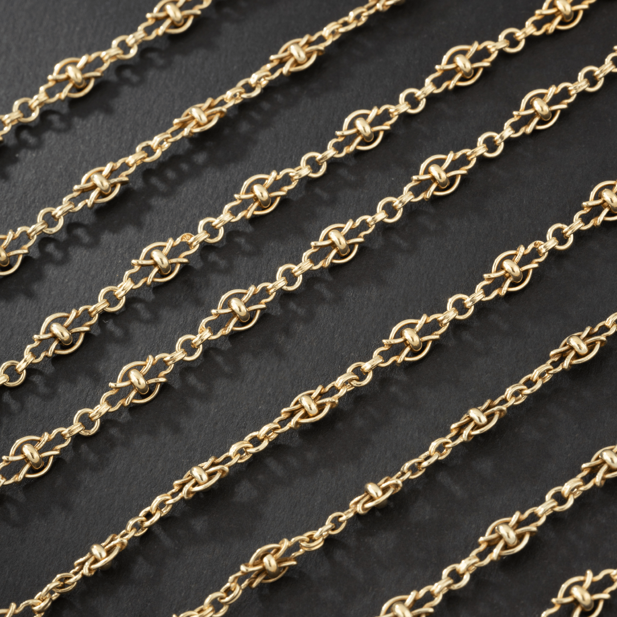 Sautoir ancien en or jaune. Travail Russe