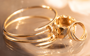 Bracelet et bagues Cartier en or