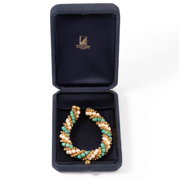 Bracelet Van Cleef & Arpels, modèle “Twist”, or jaune, perles de culture et turquoise. 3