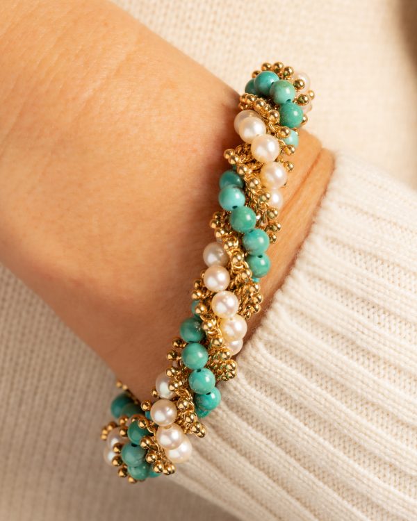 Bracelet Van Cleef & Arpels, modèle “Twist”, or jaune, perles de culture et turquoise. 2