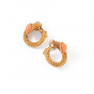 Boucles d’oreilles Boucheron “Serpent Bohème”en or jaune 18 K et corail