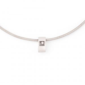 un collier Chopard, “Happy diamond”, sur chaine en or blanc